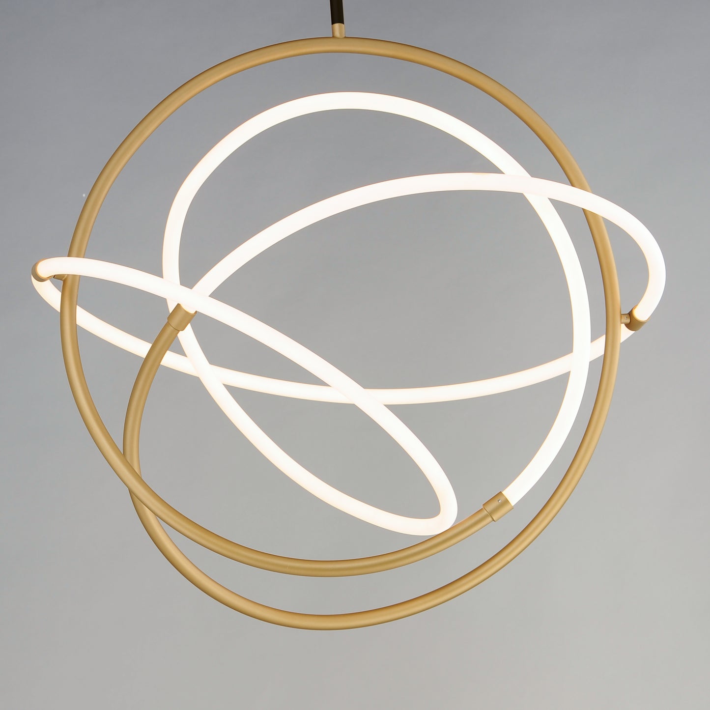 E25096-01BKGLD - Mobius 29" Pendant - Black / Gold